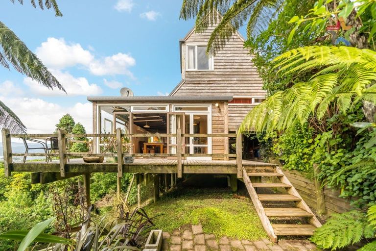 Photo of property in 22 Maungaraki Road, Korokoro, Lower Hutt, 5012