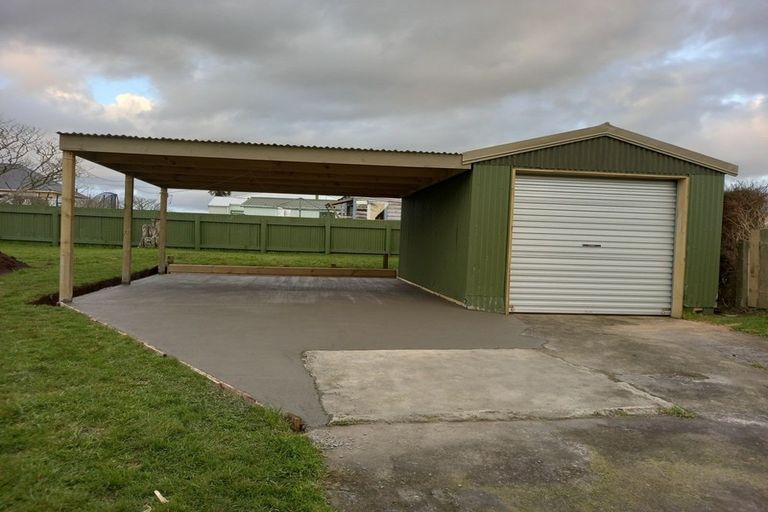 Photo of property in 24 Railway Street, Eltham, 4322