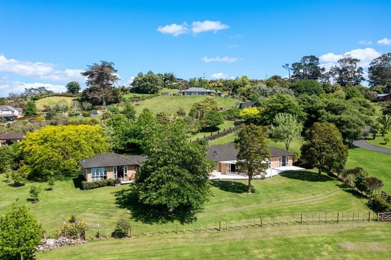 Photo of property in 85 Whangaparaoa Road, Red Beach, 0932