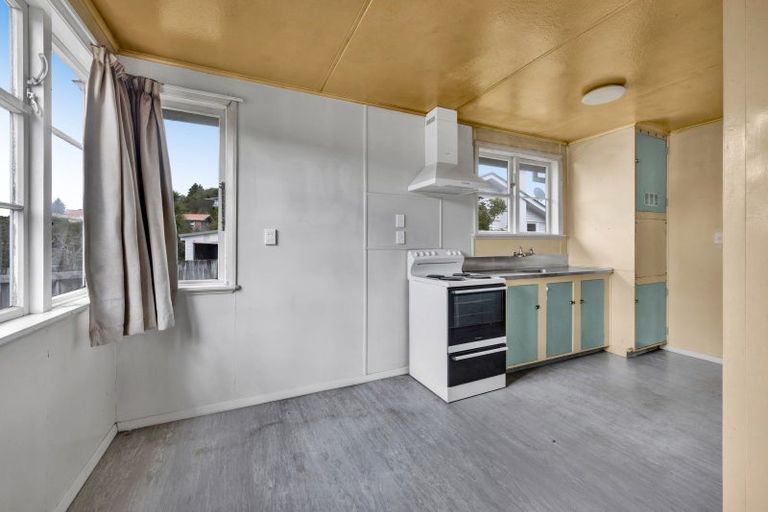 Photo of property in 32b Seaview Road, Marfell, New Plymouth, 4310