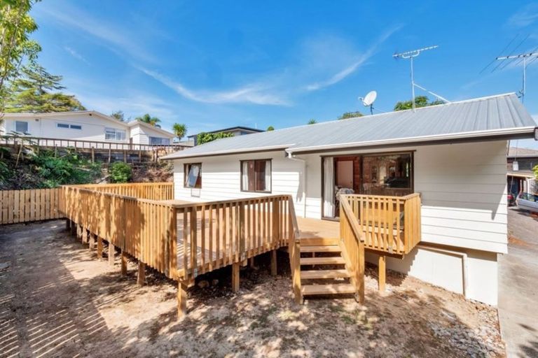 Photo of property in 10a Halberg Street, Glenfield, Auckland, 0629