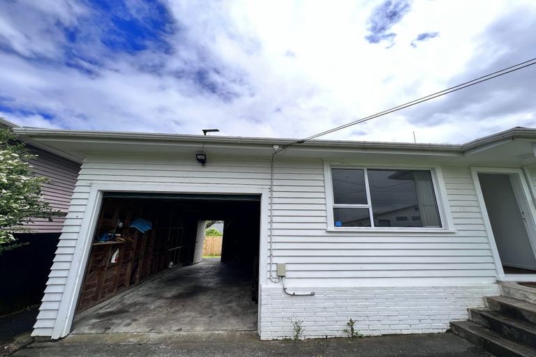 Photo of property in 93 Henderson Valley Road, Henderson, Auckland, 0612