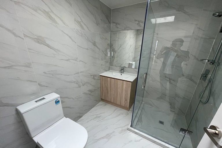 Photo of property in 8/101 Hobsonville Road, West Harbour, Auckland, 0618