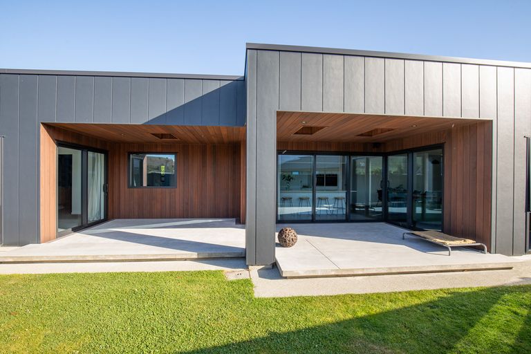 Photo of property in 16 Willoughby Place, Clyde, 9330