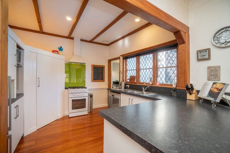 Photo of property in 12 Phoenix Avenue, Hokowhitu, Palmerston North, 4410