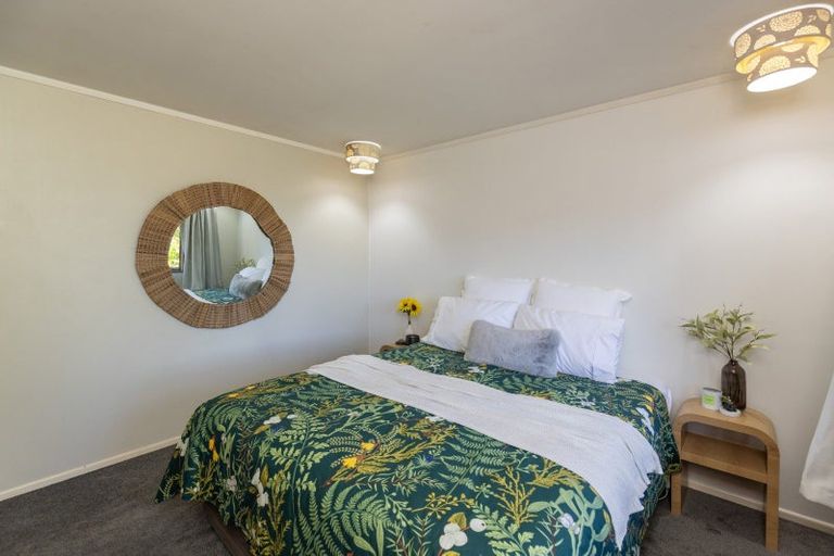 Photo of property in 30a Kakariki Grove, Waikanae, 5036