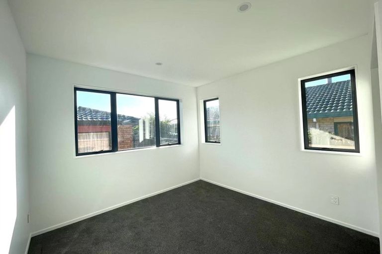 Photo of property in 21 Heathridge Place, Burswood, Auckland, 2013
