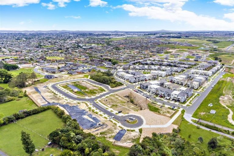 Photo of property in 5 Puhakehake Place, Flat Bush, Auckland, 2019