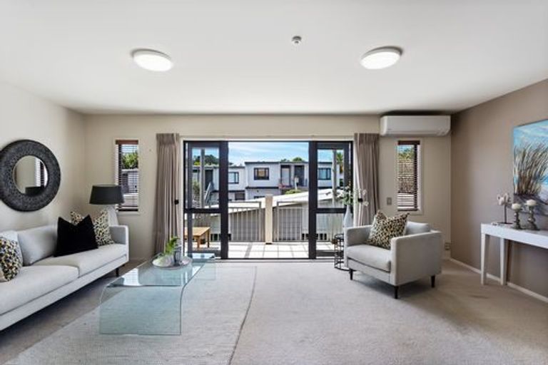 Photo of property in The Grange, 48/92 Bush Road, Albany, Auckland, 0632