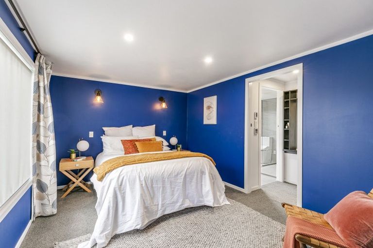 Photo of property in 32 Bellringer Crescent, Newlands, Wellington, 6037