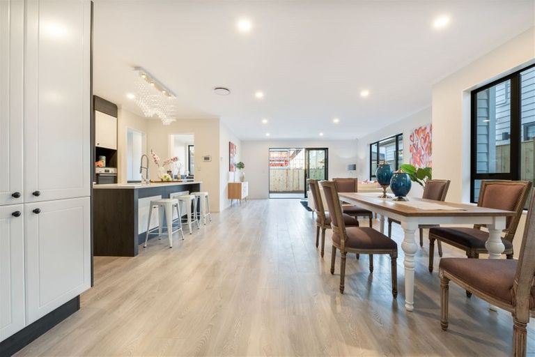 Photo of property in 11 Bunbeg Crescent, Flat Bush, Auckland, 2019