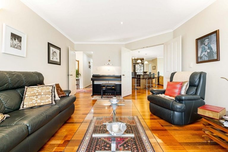 Photo of property in 20 Anchorite Way, Red Beach, 0932