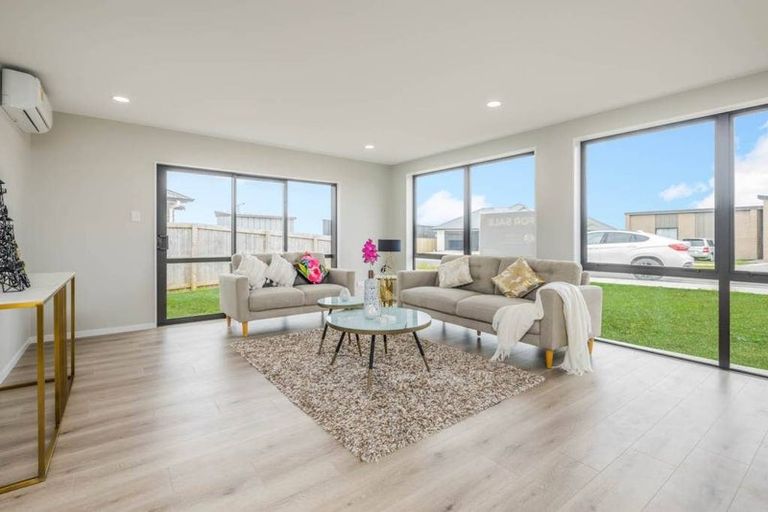 Photo of property in 4 Rere Awa Road, Glenbrook, 2681