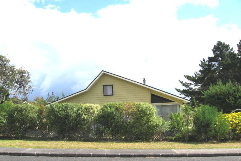 Photo of property in 2/4 Mawson Avenue, Torbay, Auckland, 0630