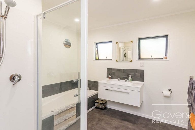 Photo of property in 4/109 Don Buck Road, Massey, Auckland, 0614