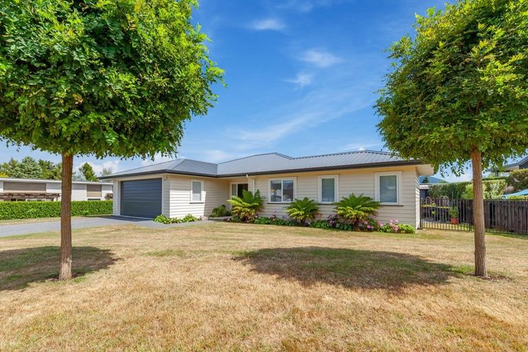 Photo of property in 6 Rogers Place, Kinloch, Taupo, 3377