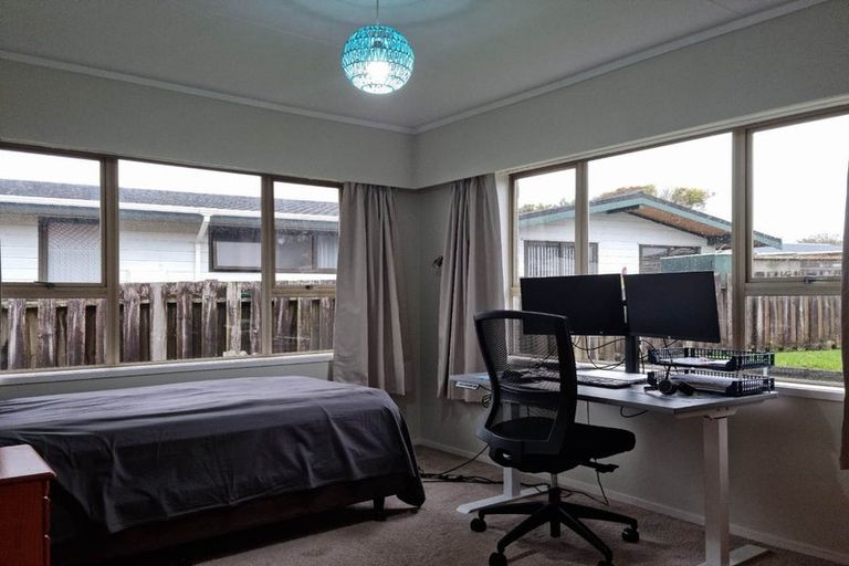 Photo of property in 72 Manu Crescent, Upper Vogeltown, New Plymouth, 4310