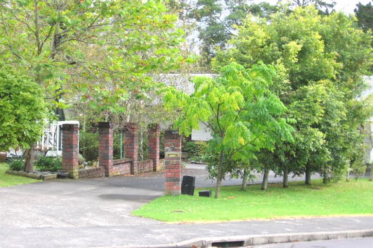 Photo of property in 60 Sungrove Rise, Sunnyvale, Auckland, 0612