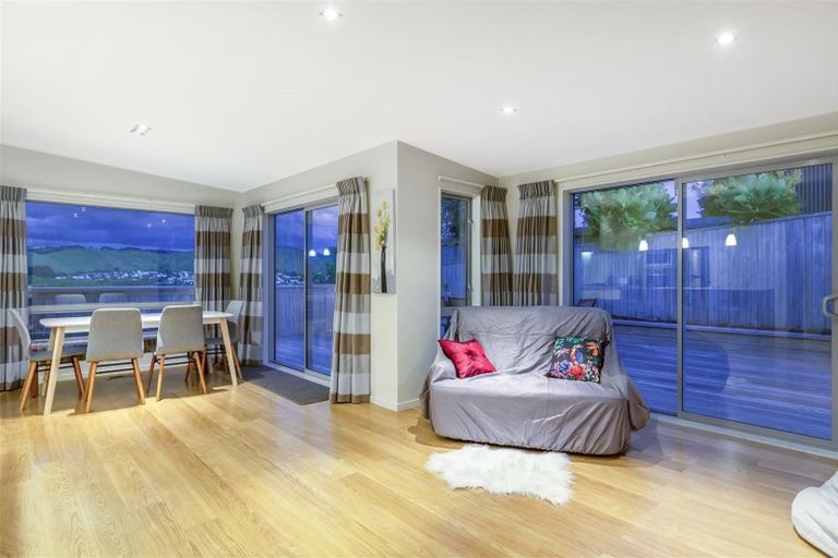 Photo of property in 33 Aotea Drive, Aotea, Porirua, 5024