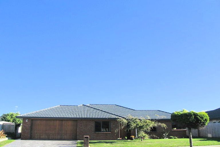 Photo of property in 64 Guildford Drive, Paraparaumu, 5032