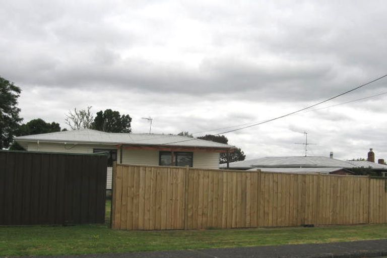 Photo of property in 1 Saffron Street, Birkdale, Auckland, 0626