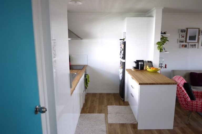 Photo of property in 4/28 William Bond Street, Stanley Point, Auckland, 0624