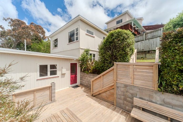 Photo of property in 64 Eden Street, Island Bay, Wellington, 6023