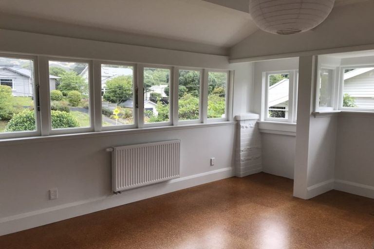 Photo of property in 11 Ngatoto Street, Khandallah, Wellington, 6035