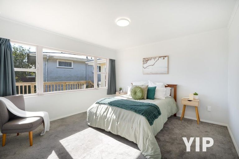 Photo of property in 22 Longcroft Terrace, Newlands, Wellington, 6037