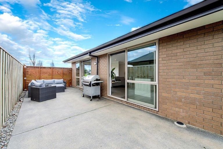 Photo of property in 26 Shillingford Boulevard, Rolleston, 7615