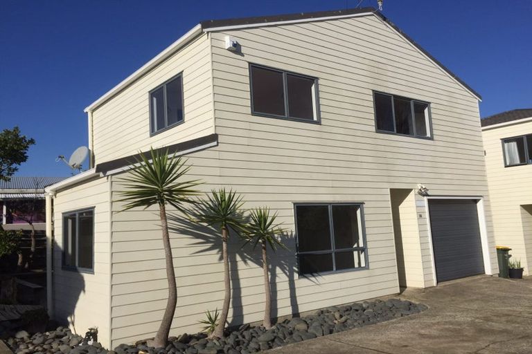 Photo of property in 1/22 Lambrown Drive, Totara Vale, Auckland, 0629