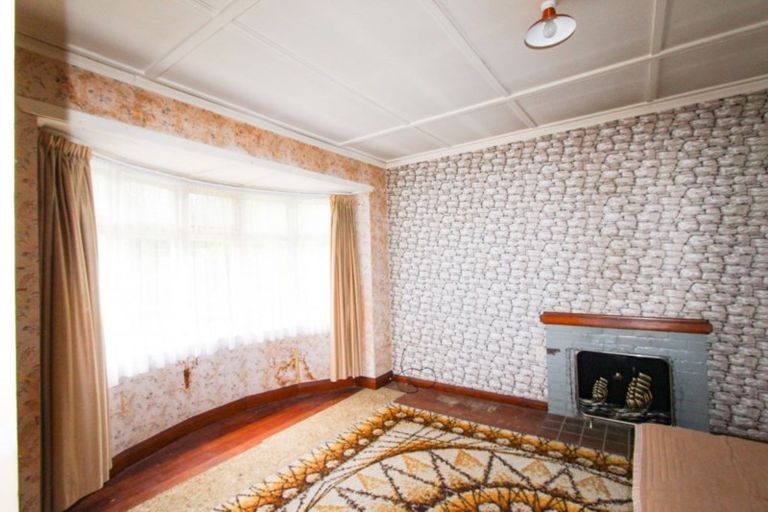 Photo of property in 32 Cambridge Street, Pahiatua, 4910