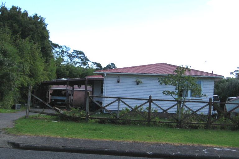 Photo of property in 111 Riverpark Crescent, Henderson, Auckland, 0610