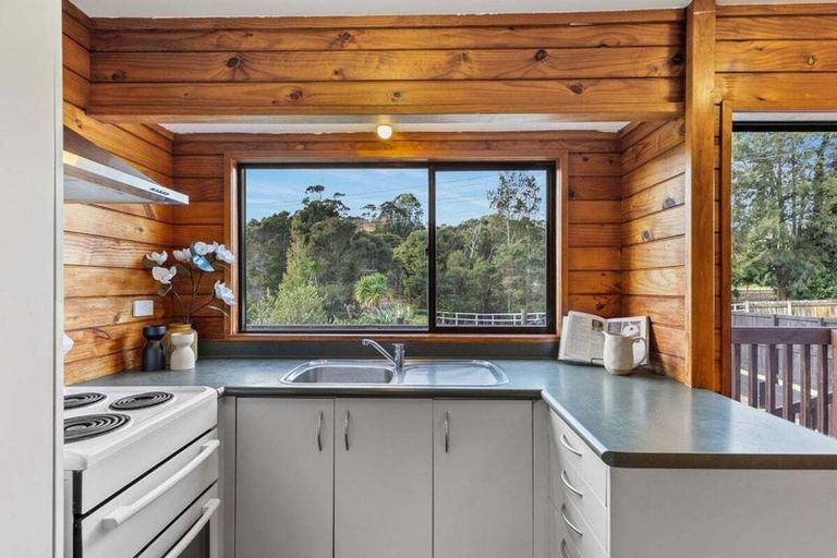 Photo of property in 38 Sherrybrooke Place, Sunnyvale, Auckland, 0612