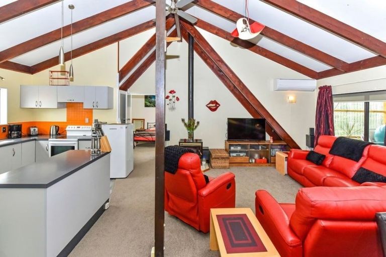 Photo of property in 19 Taihiki Road, Clarks Beach, 2122