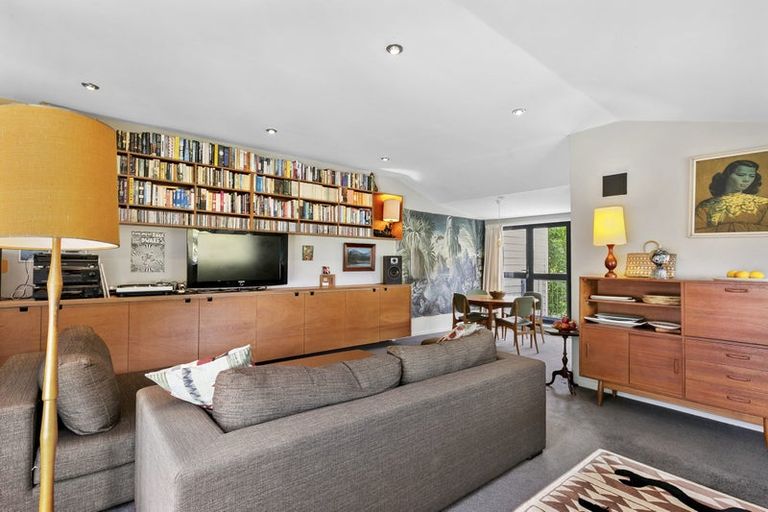 Photo of property in 30 Lawson Place, Mount Victoria, Wellington, 6011