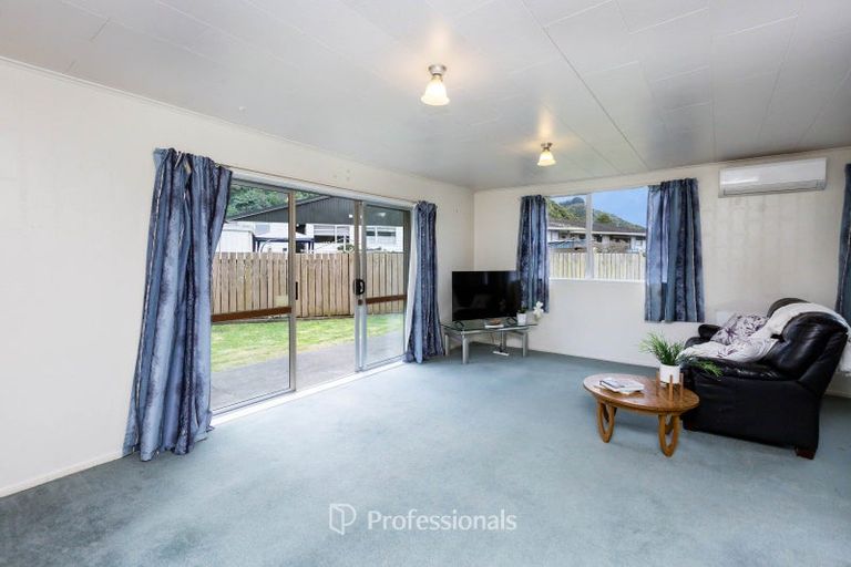 Photo of property in 35 Larchmont Grove, Totara Park, Upper Hutt, 5018