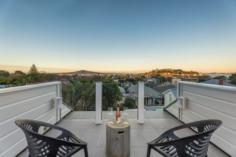 Photo of property in 21 St Aubyn Street, Devonport, Auckland, 0624