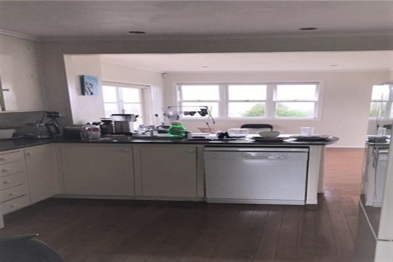 Photo of property in 76 Pupuke Road, Hillcrest, Auckland, 0627