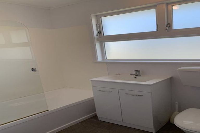 Photo of property in 17a Percy Cameron Street, Avalon, Lower Hutt, 5011