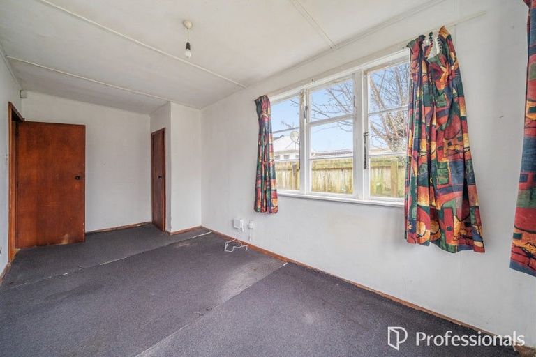 Photo of property in 35 Farmer Crescent, Taita, Lower Hutt, 5011