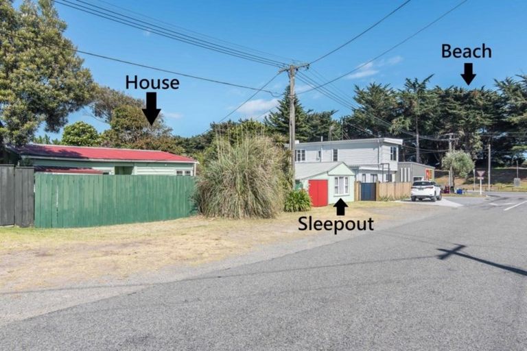 Photo of property in 2 Hemara Street, Waikanae Beach, Waikanae, 5036