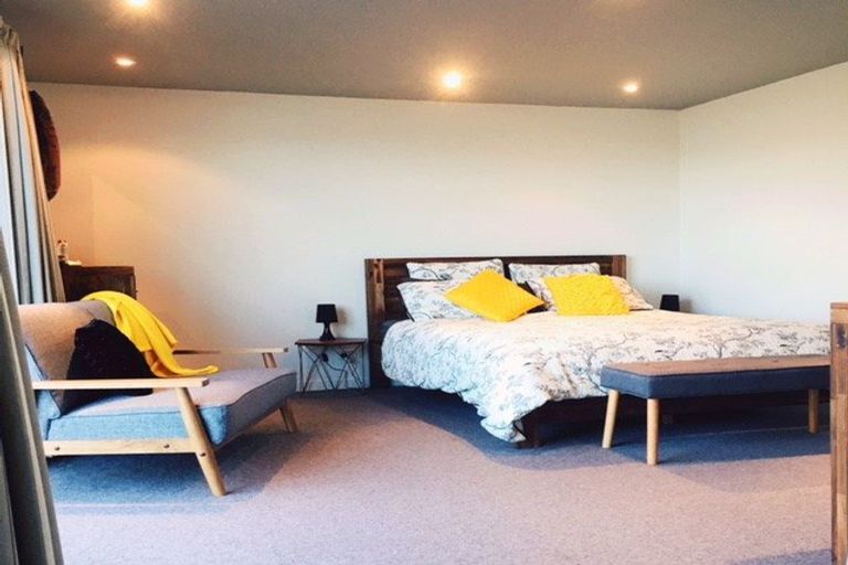 Photo of property in 16 Dungarvan Road, Newlands, Wellington, 6037