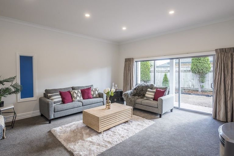 Photo of property in 6 Holcombe Drive, Paraparaumu, 5032