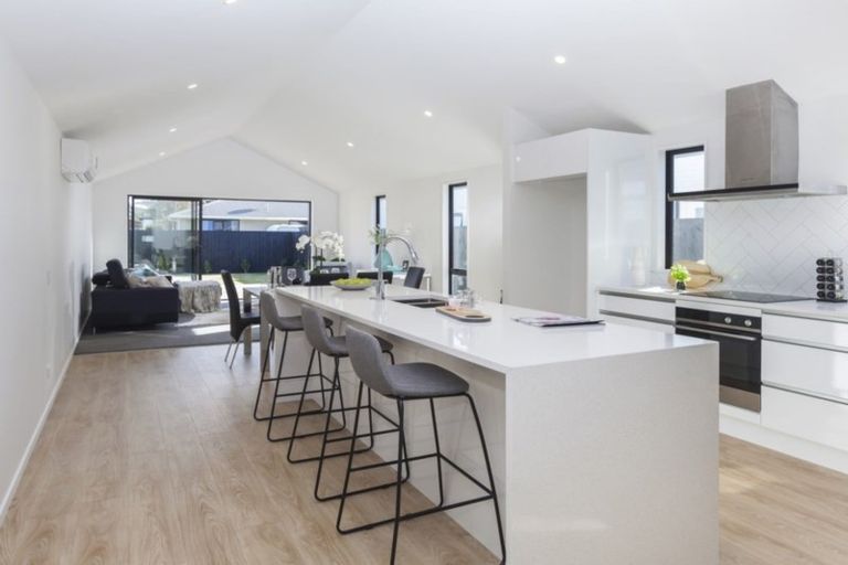 Photo of property in 94 Sarabande Avenue, Redwood, Christchurch, 8051