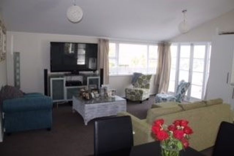 Photo of property in 1/46 Gulf View Road, Murrays Bay, Auckland, 0630