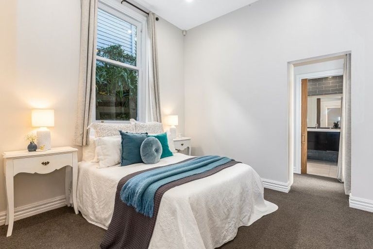 Photo of property in 68 Northland Road, Northland, Wellington, 6012