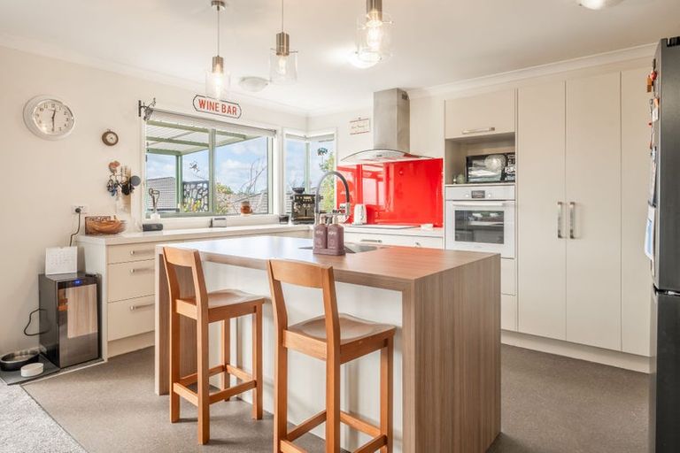 Photo of property in 18 Hamon Place, Pukehangi, Rotorua, 3015