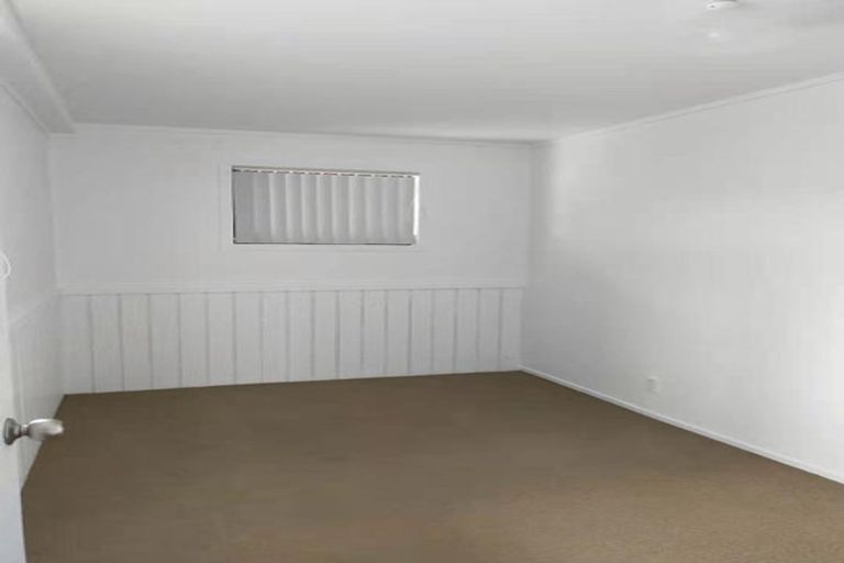 Photo of property in 54 Edgeworth Road, Glenfield, Auckland, 0629