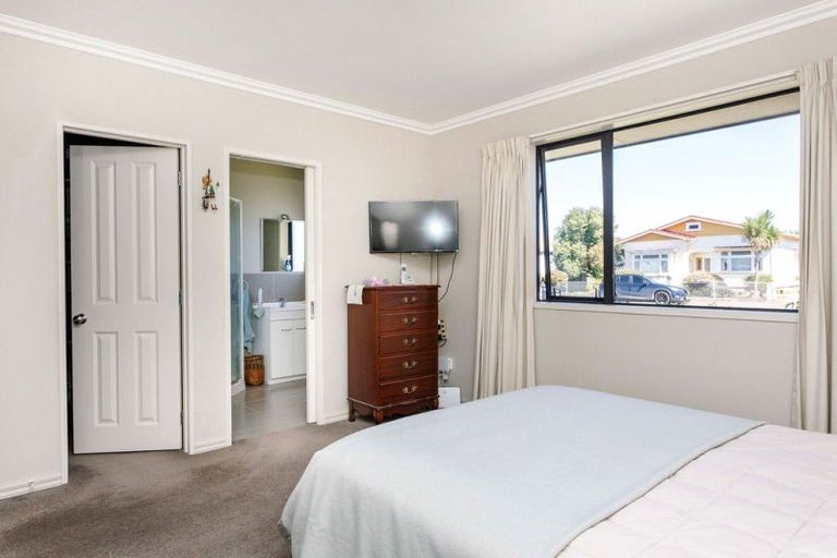 Photo of property in 35 Mcphee Street, Dannevirke, 4930